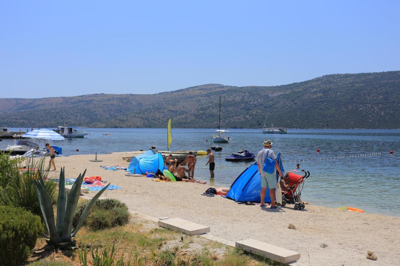 Seaside Holiday House Poljica, Trogir - 5161 มารีนา ภายนอก รูปภาพ