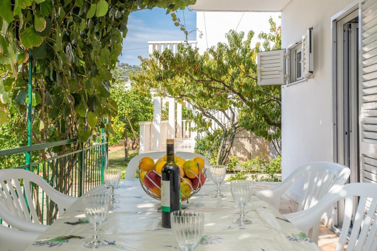 Seaside Holiday House Poljica, Trogir - 5161 มารีนา ภายนอก รูปภาพ
