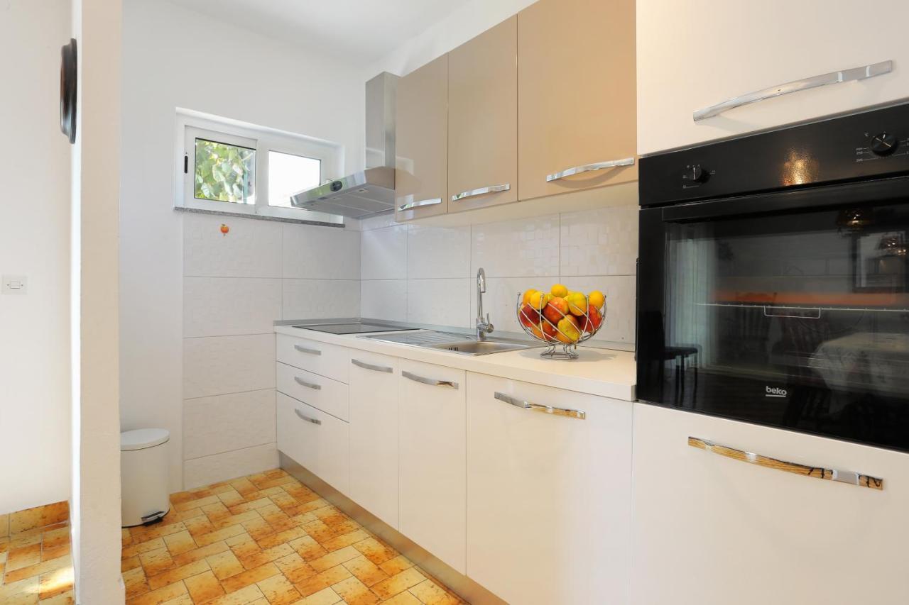 Seaside Holiday House Poljica, Trogir - 5161 มารีนา ภายนอก รูปภาพ